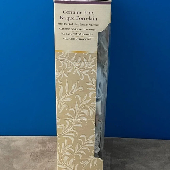 NWT SOFT EXPRESSIONS JENNY FAITH / GENUINE FINE BISQUE PORCELAIN - Picture 2 of 4
